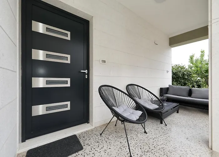 Apartment And Room Mare